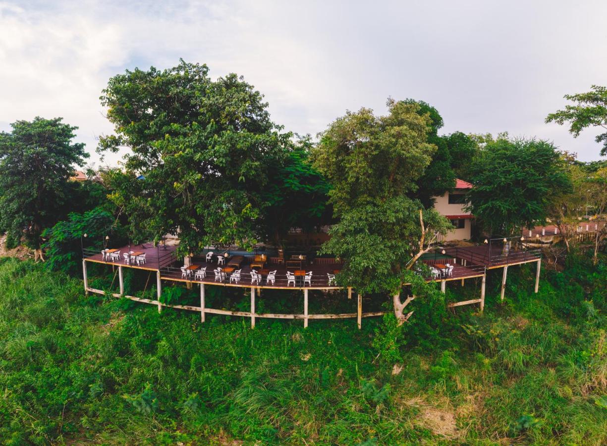 Pilgrim'S Kitchen & Inn Savannakhet Buitenkant foto