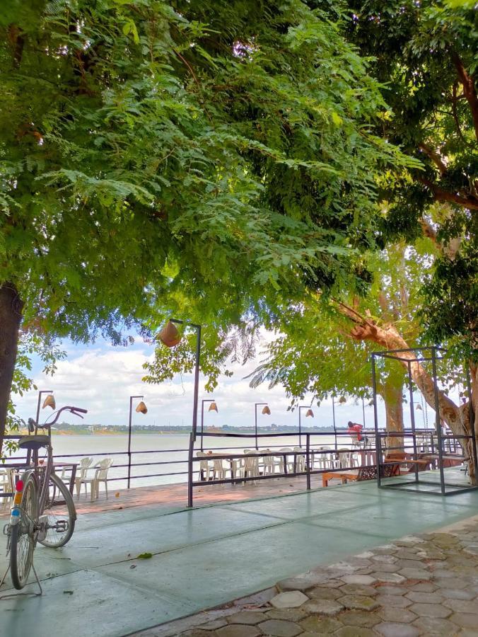 Pilgrim'S Kitchen & Inn Savannakhet Buitenkant foto