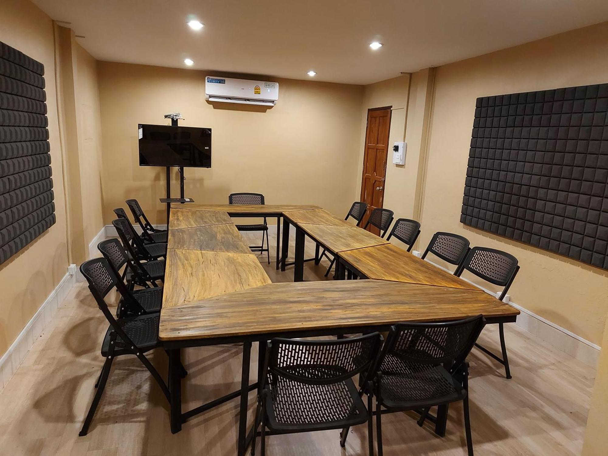 Pilgrim'S Kitchen & Inn Savannakhet Buitenkant foto