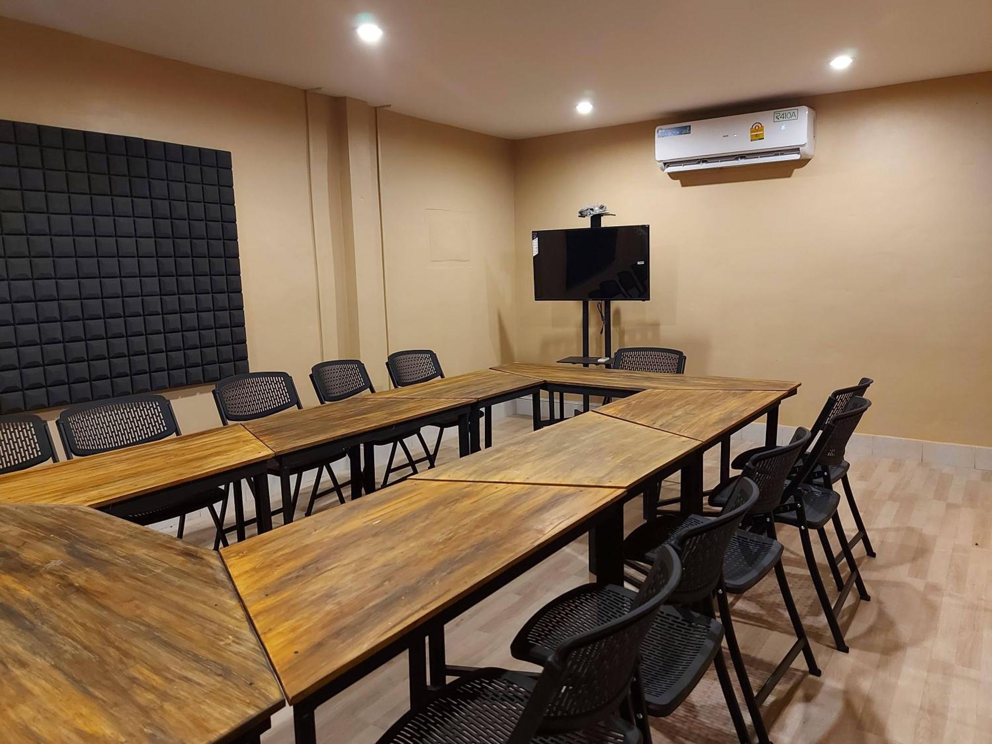 Pilgrim'S Kitchen & Inn Savannakhet Buitenkant foto