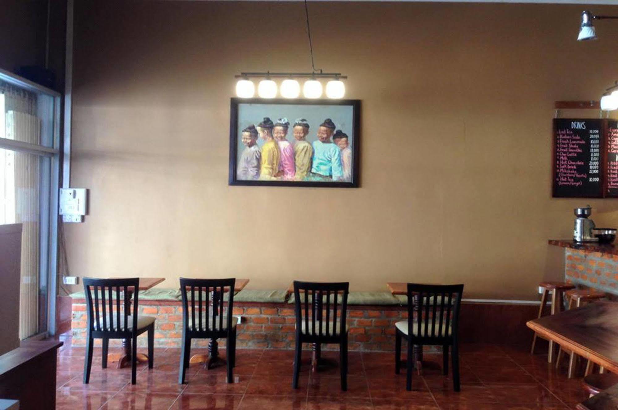 Pilgrim'S Kitchen & Inn Savannakhet Buitenkant foto