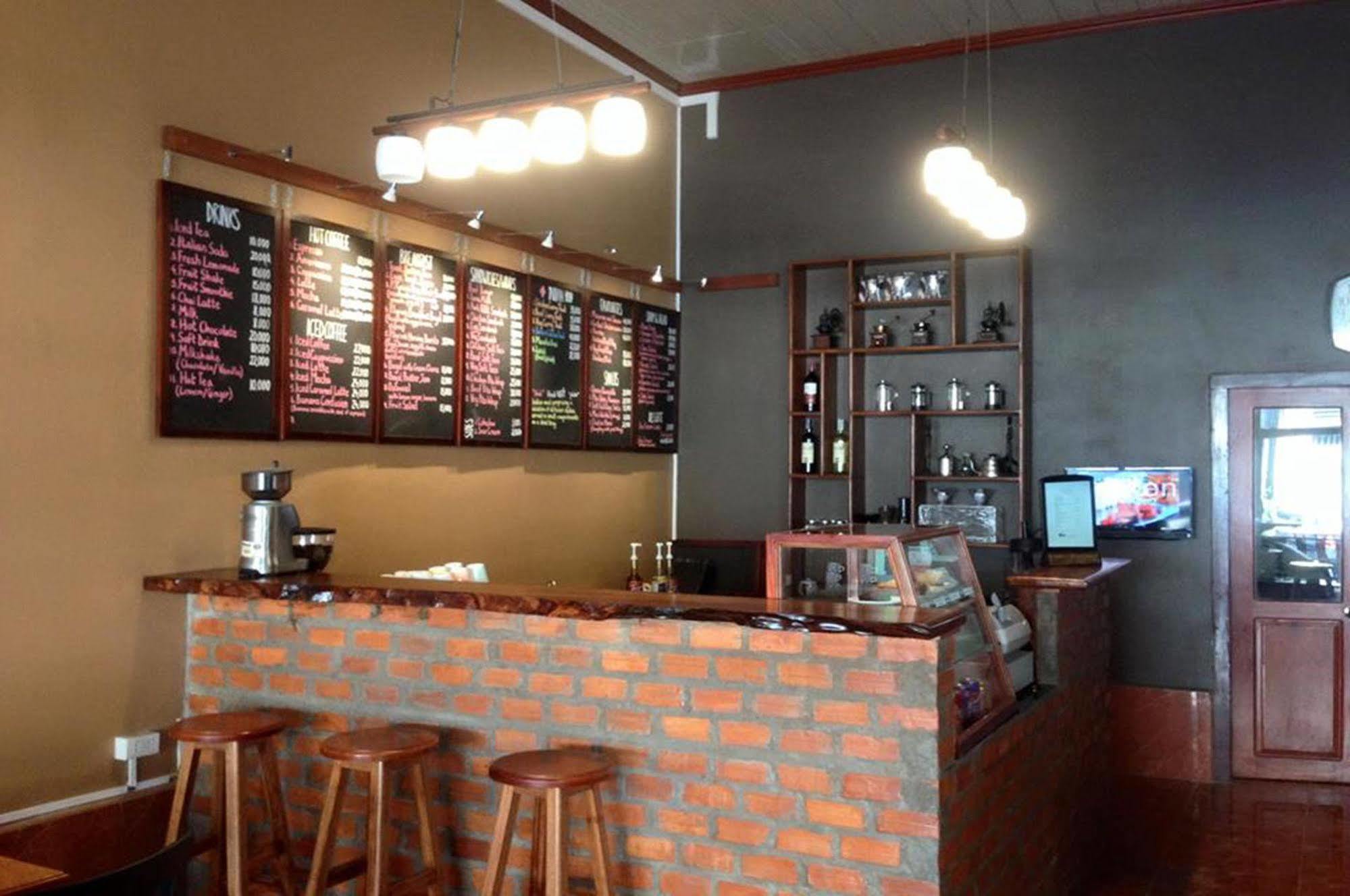Pilgrim'S Kitchen & Inn Savannakhet Buitenkant foto